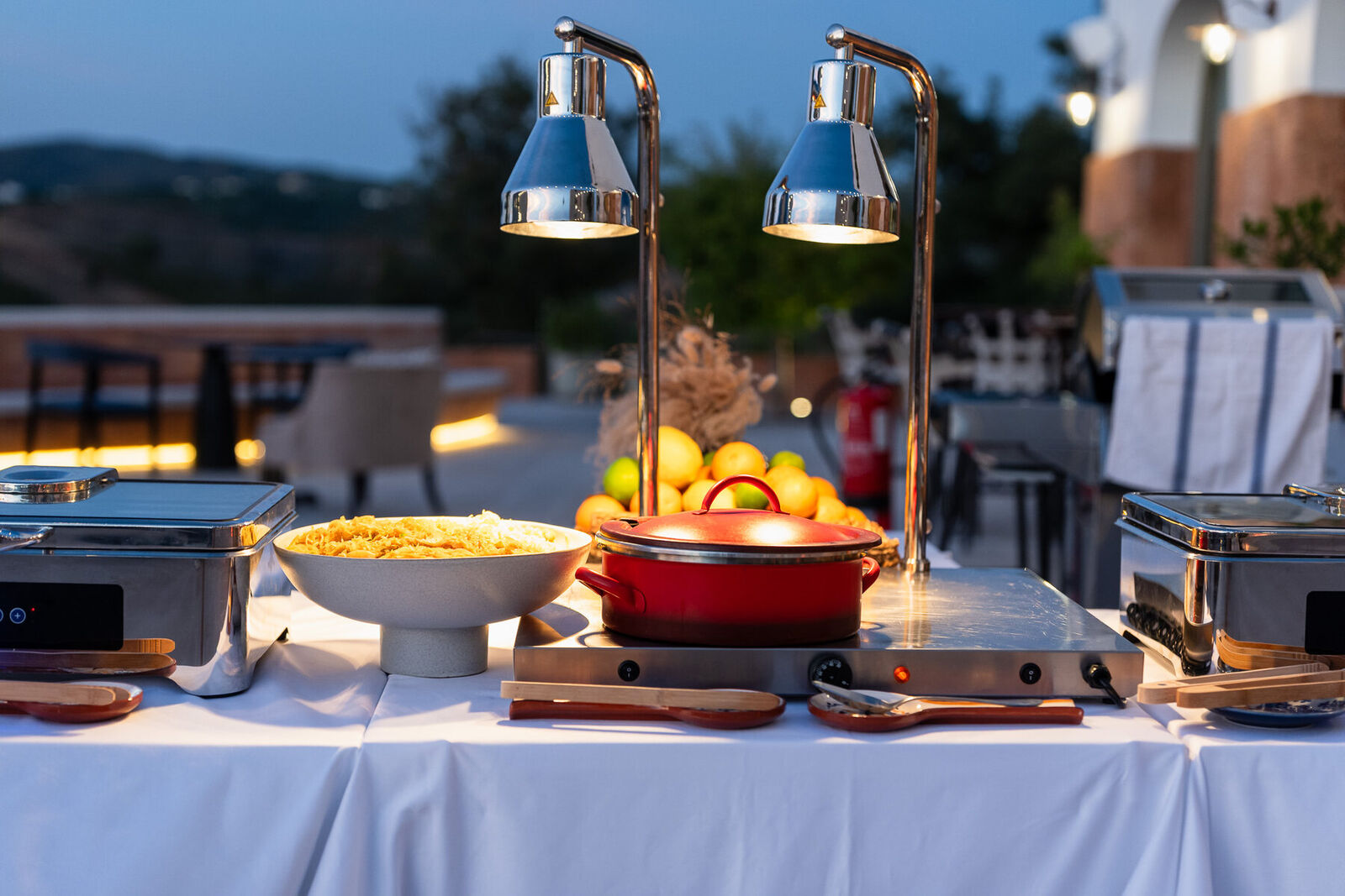 Buffet buiten bij valavond
