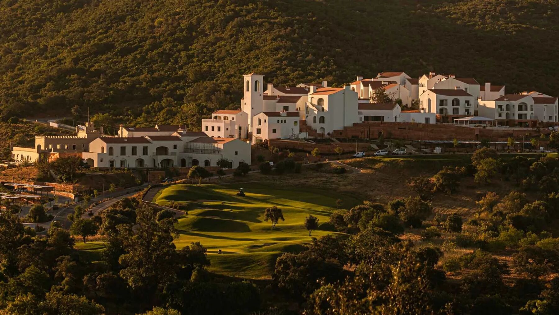 Viceroy Ombria Algarve en de golfbaan in het avondlicht